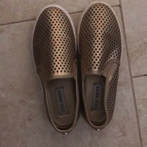 Steve Madden slip ons